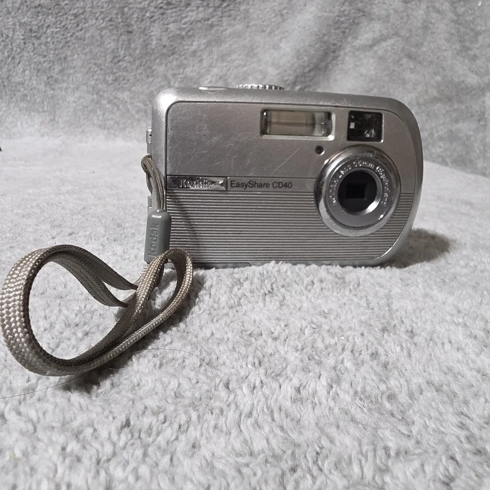 Kodak EasyShare CD40 4.0MP Digital Camera Silver Works